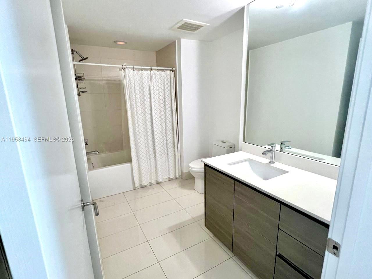 ICON BAY CONDO - Residential