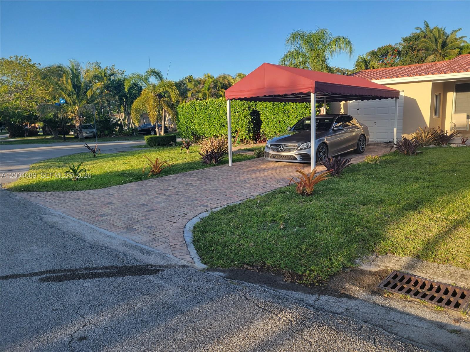 TWIN LAKES MANOR SUB - Residential