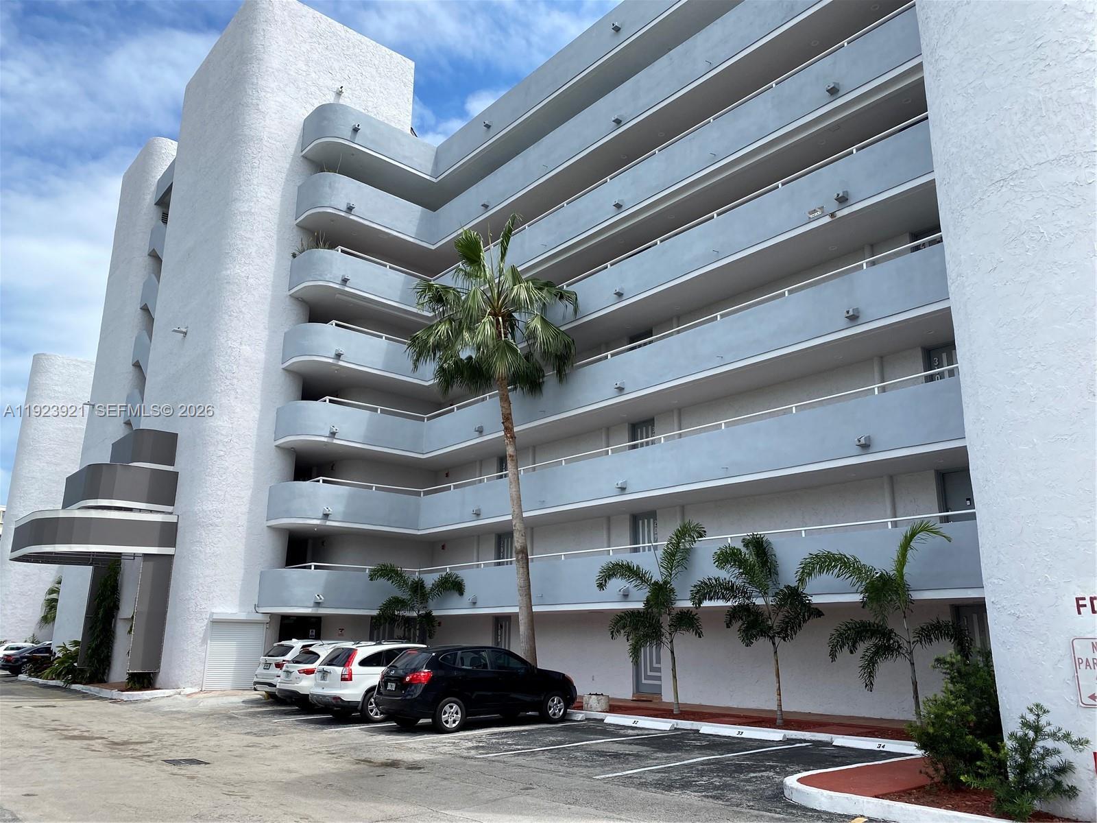 CRICKET CLUBHOUSE CONDO - Residential