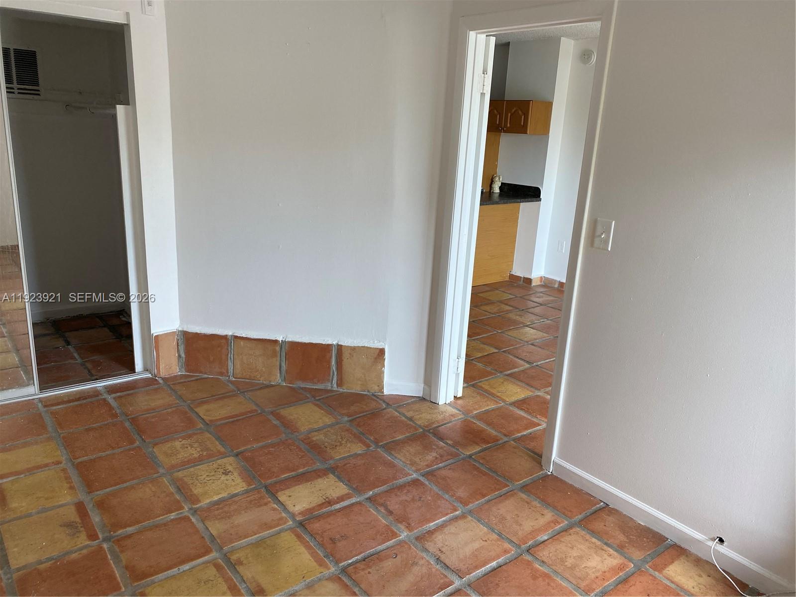 CRICKET CLUBHOUSE CONDO - Residential