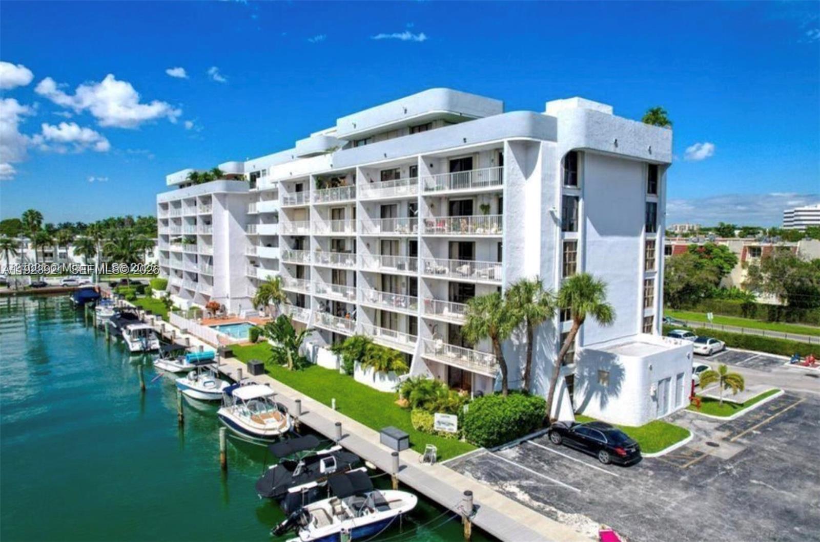 Perfect for investors ! Tenant OCCUPIED monthly rent $1700. Small waterfront condo with beautiful water view in a secure maintained building. NEW A/C. Large balcony
overlooks pool and bay. Eat in kitchen with new appliances. Conveniently located east of Biscayne blvd and within minutes to Barry University and FIU, beaches and shopping.
Maintenance included basic cable, A/C pet friendly. Security cameras, Assigned parking, extra storage unit.