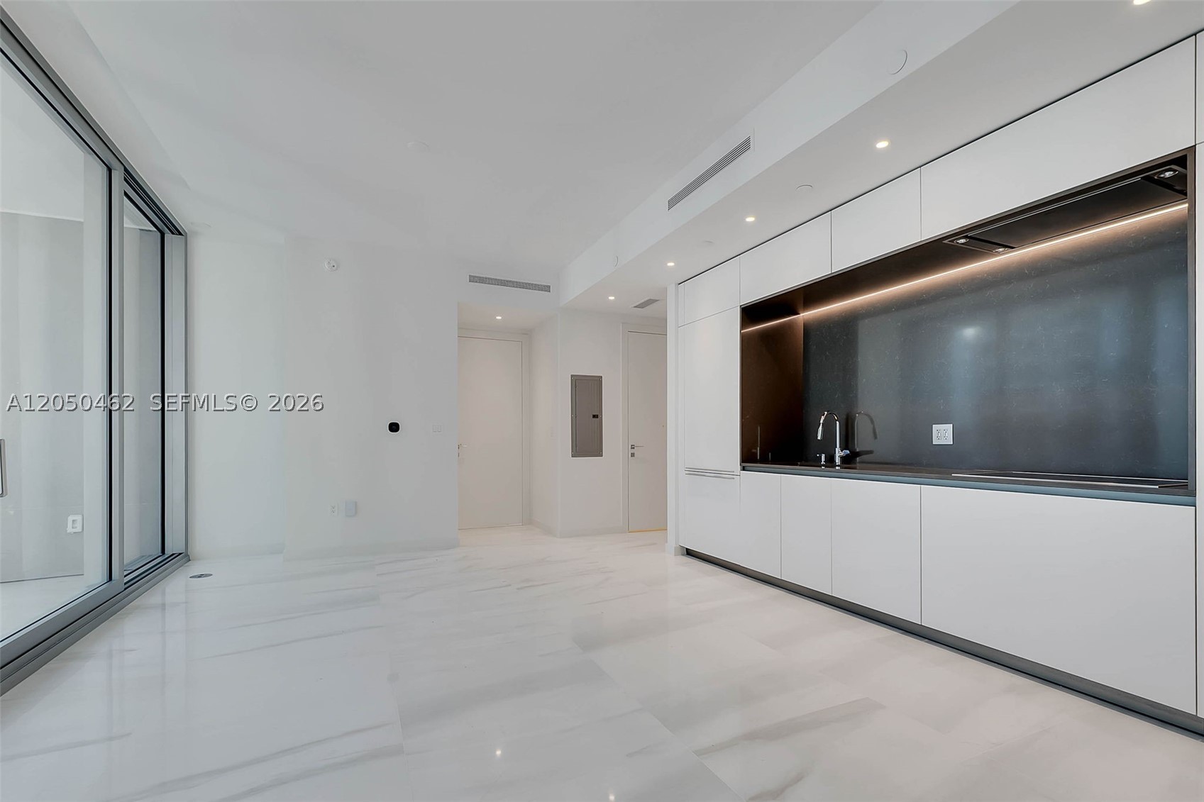 Experience the epitome of luxury in this exquisite one-bedroom, 1.5 bath residence at Aston Martin Residences, featuring top-tier Gaggenau appliances, elegant Thassos marble floors, Bertolotto doors, and Bulthaup cabinetry, complemented by over 52,000 sqft of world-class amenities including an art gallery, children's playroom, two cinemas, a state-of-the-art two-level fitness center, and a sky infinity pool with private cabanas and rejuvenating spa pools, and much more.