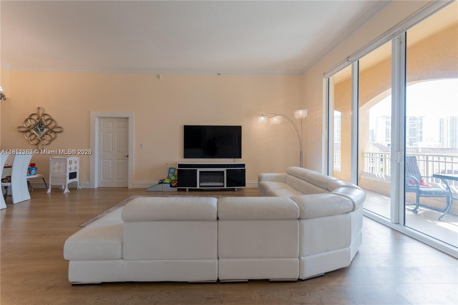 ALAQUA CONDO - Residential