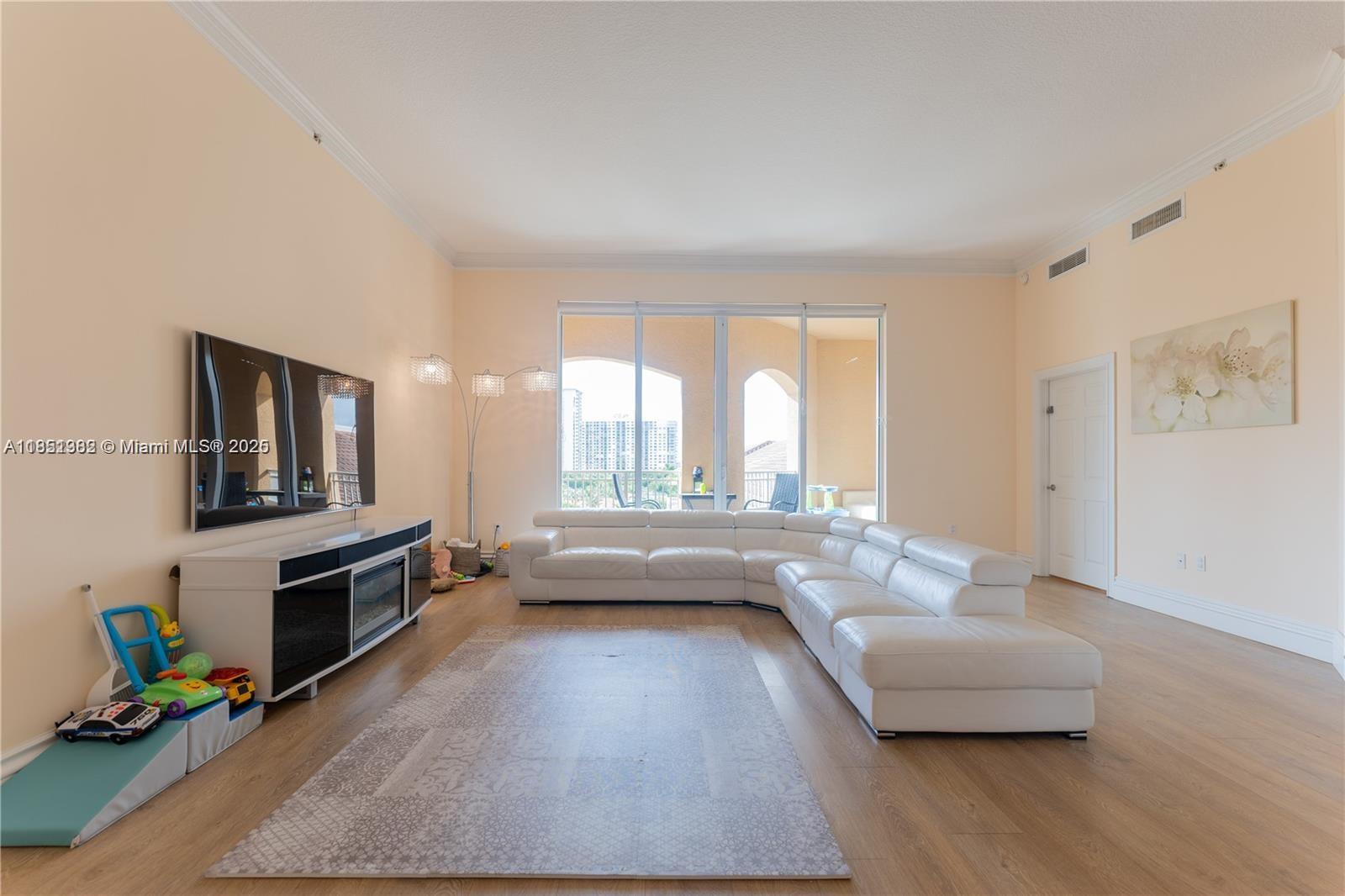 ALAQUA CONDO - Residential