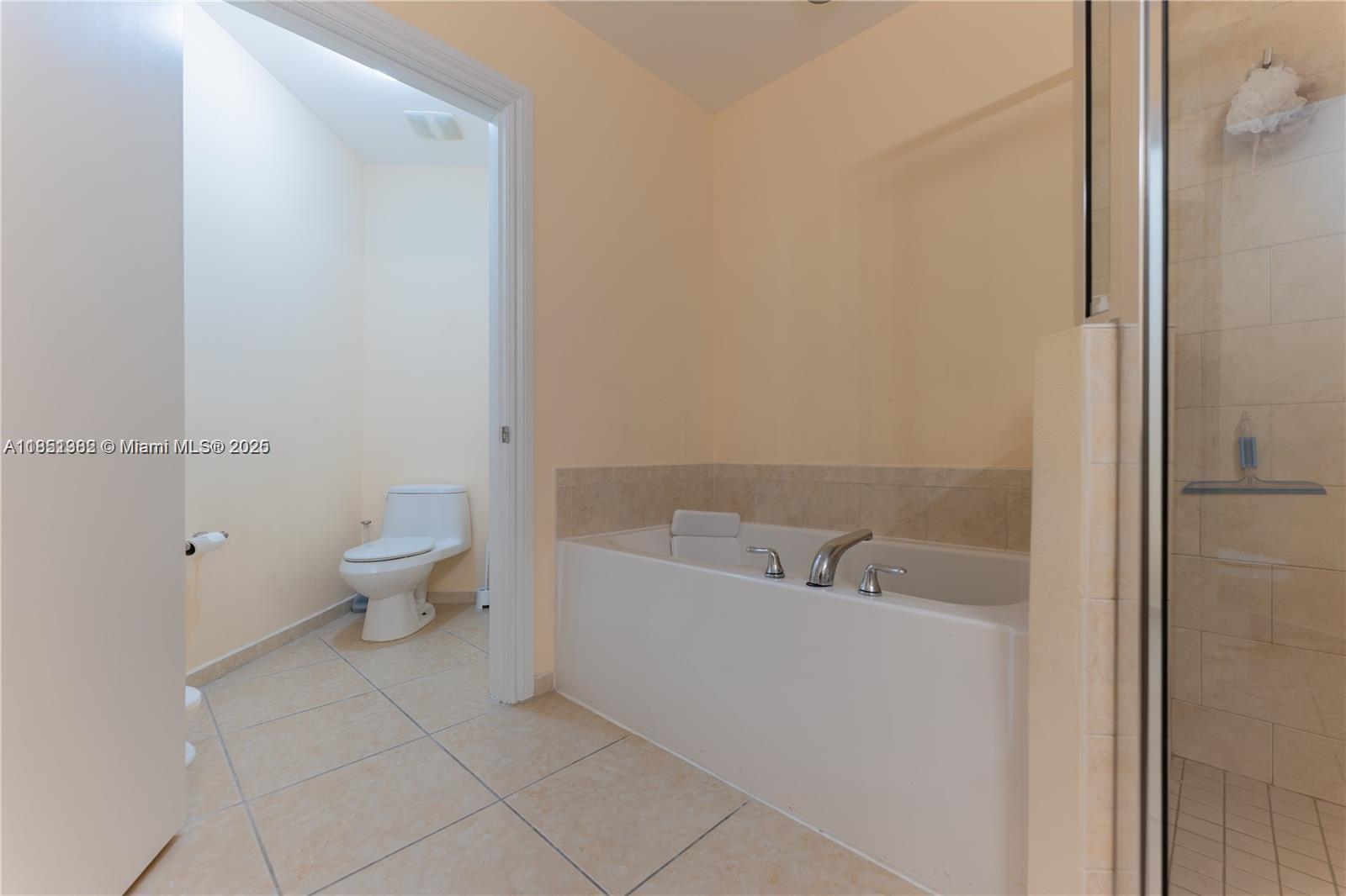 ALAQUA CONDO - Residential