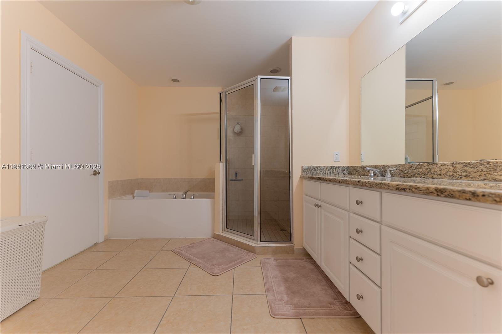 ALAQUA CONDO - Residential
