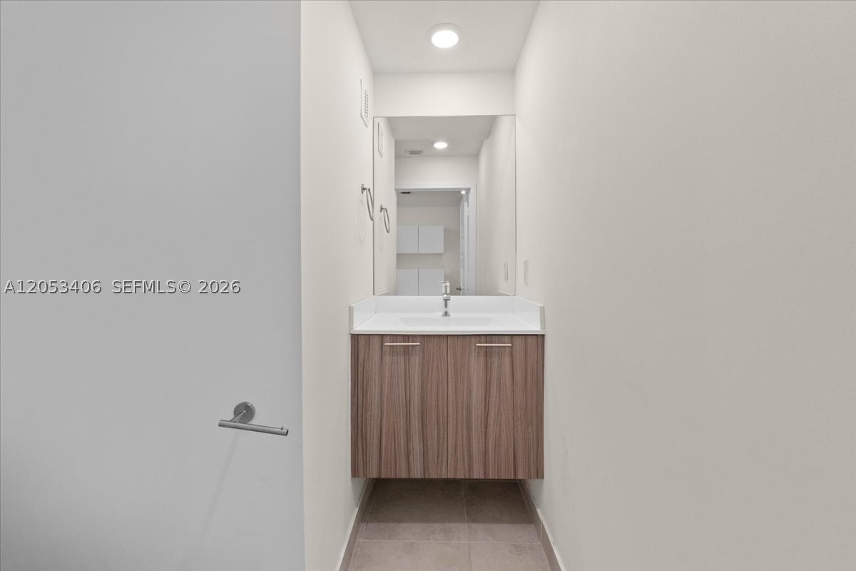 DOWNTOWN DORAL SOUTH PHAS - Residential Lease