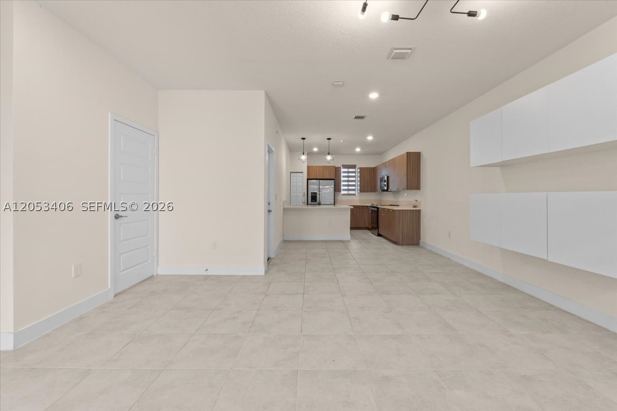 DOWNTOWN DORAL SOUTH PHAS - Residential Lease