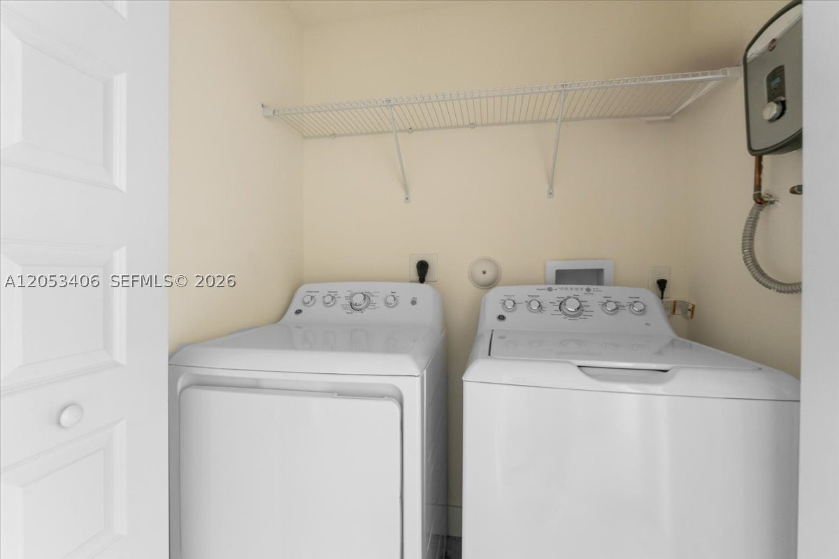 DOWNTOWN DORAL SOUTH PHAS - Residential Lease