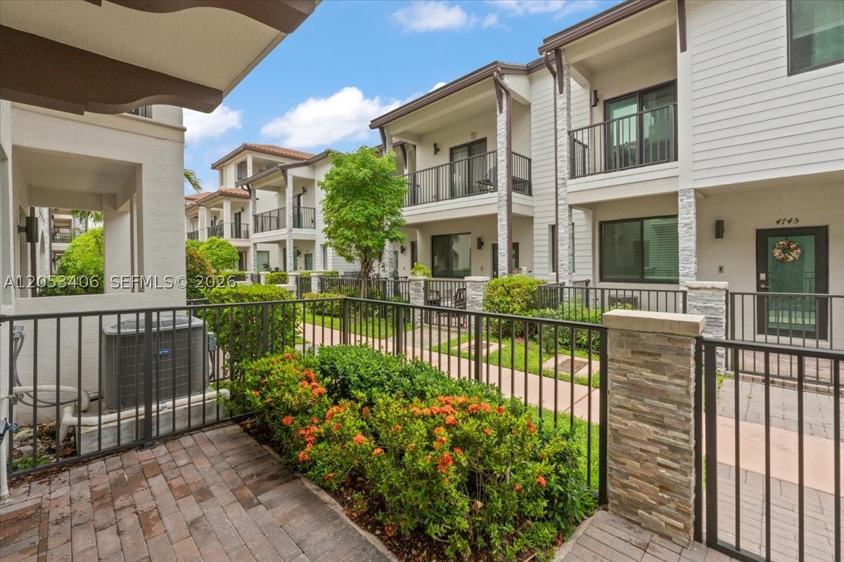DOWNTOWN DORAL SOUTH PHAS - Residential Lease