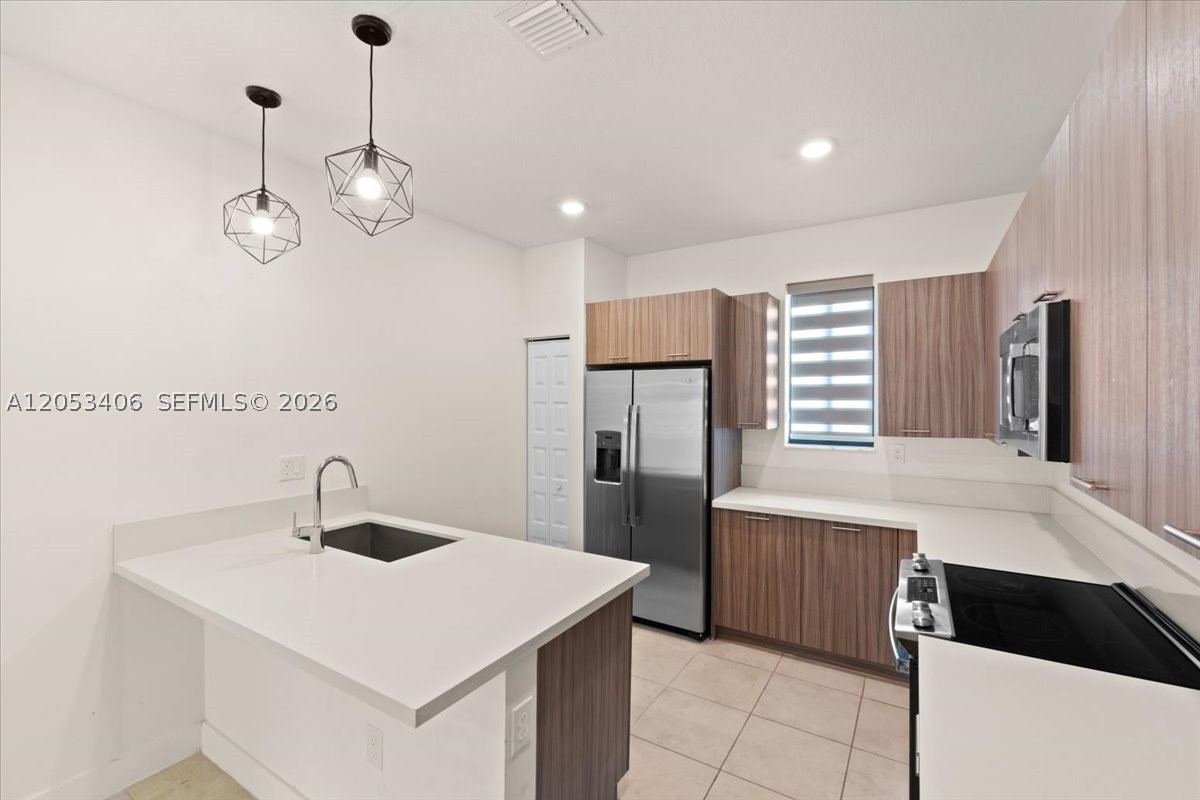 DOWNTOWN DORAL SOUTH PHAS - Residential Lease
