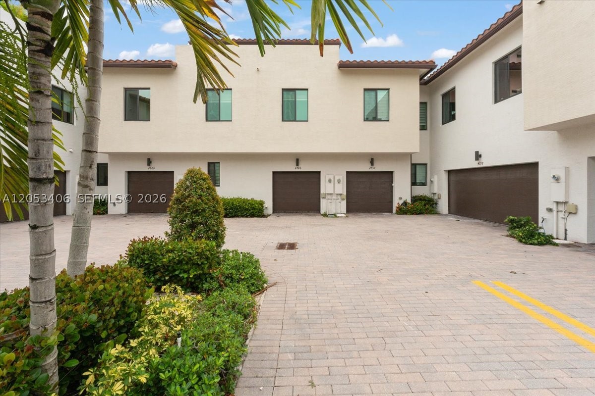 DOWNTOWN DORAL SOUTH PHAS - Residential Lease