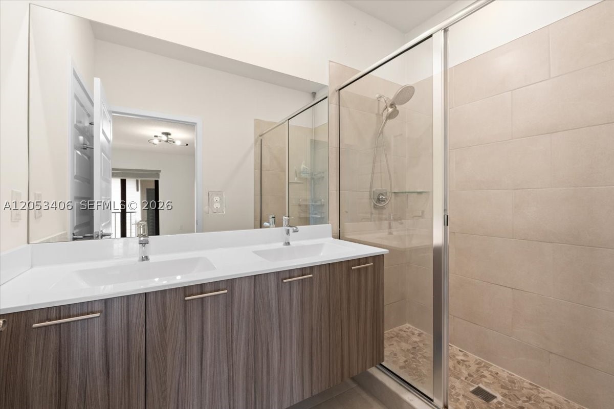 DOWNTOWN DORAL SOUTH PHAS - Residential Lease