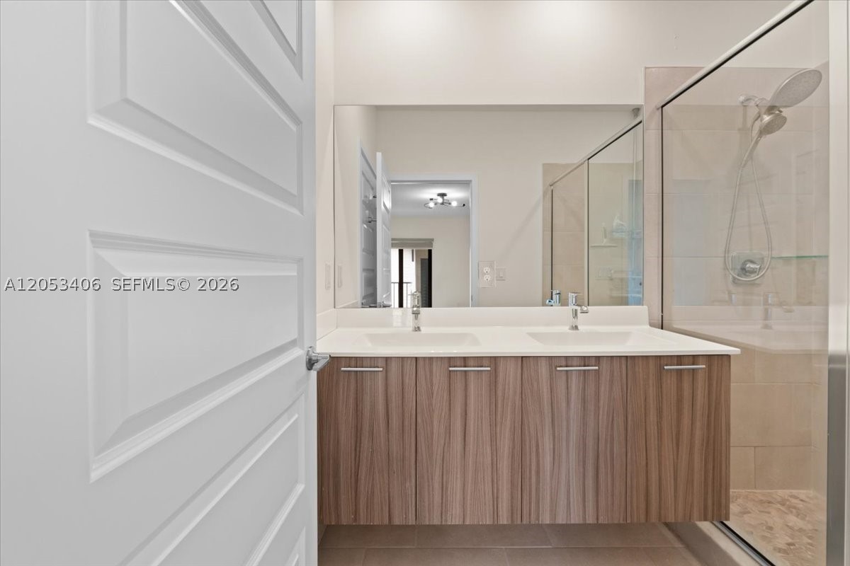 DOWNTOWN DORAL SOUTH PHAS - Residential Lease