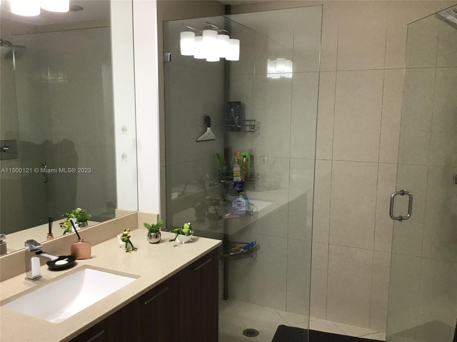 5252 PASEO CONDO - Residential Lease