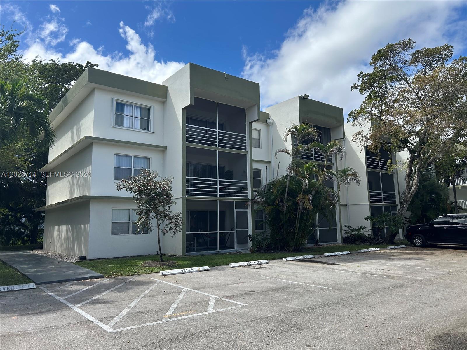 Spacious and open floor plan for this 2 bedroom, 2 full baths condo on first floor, all tile floors. Plenty of windows bringing in natural light, large bathroom with dual sinks, large balcony for additional space. RECENTLY VACATED. AS IS. PERFECT FOR INVESTORS OR FIRST TIME HOME BUYERS.