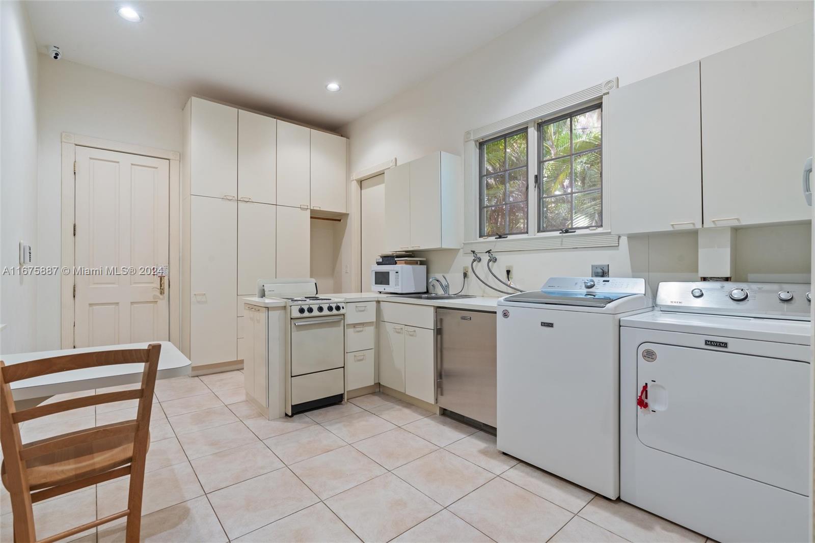 FAIRCHILD OAKS - Residential