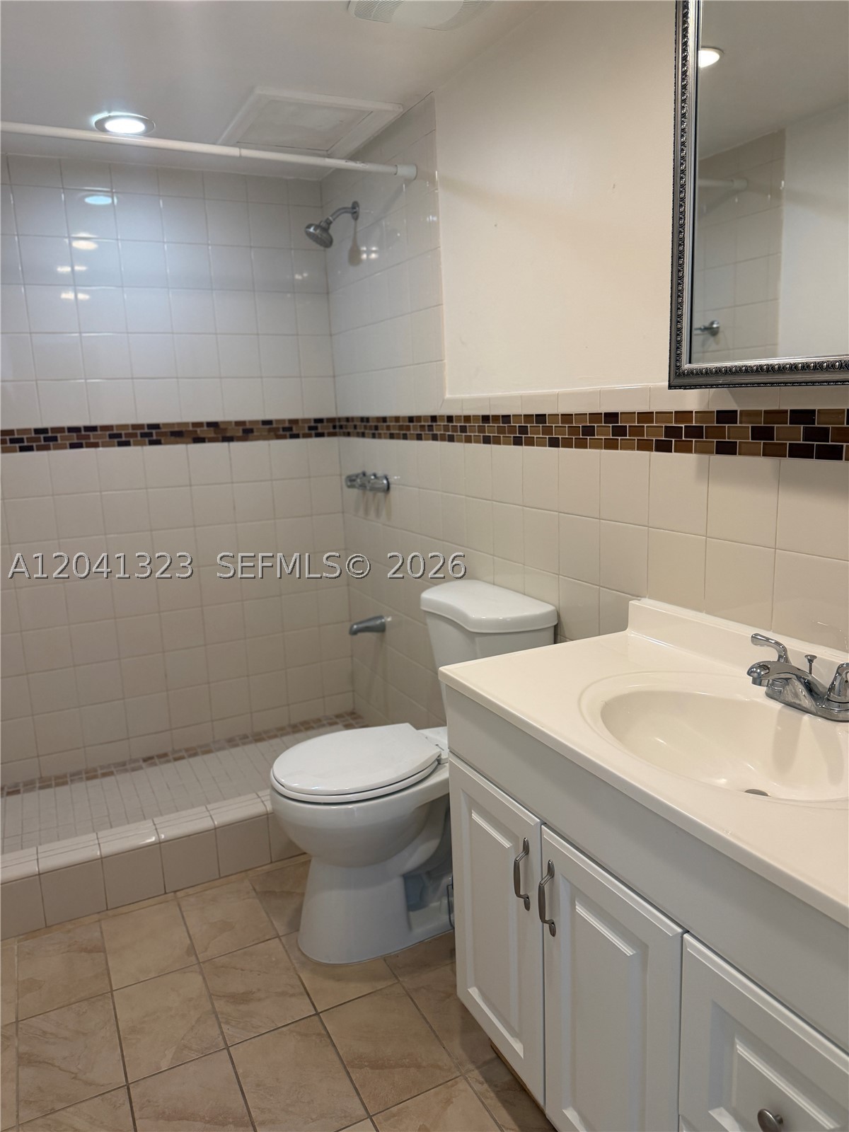 SAMARI LAKE EAST CONDO - Residential