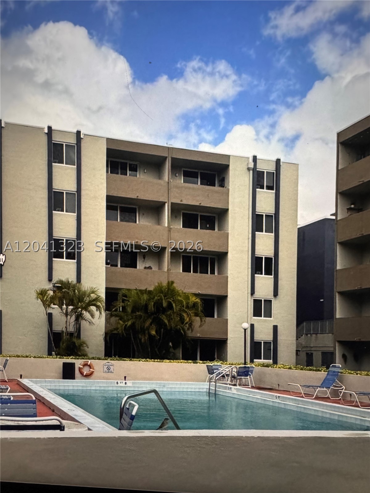 SAMARI LAKE EAST CONDO - Residential