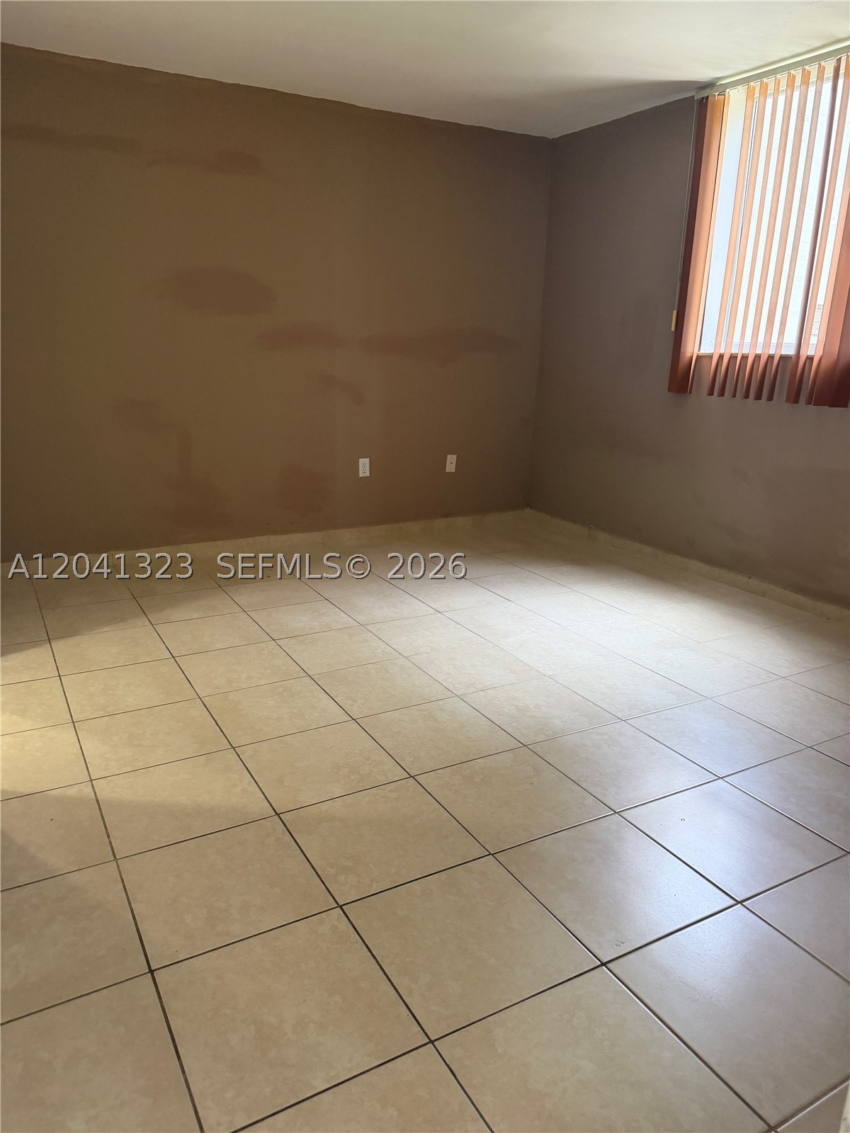 SAMARI LAKE EAST CONDO - Residential