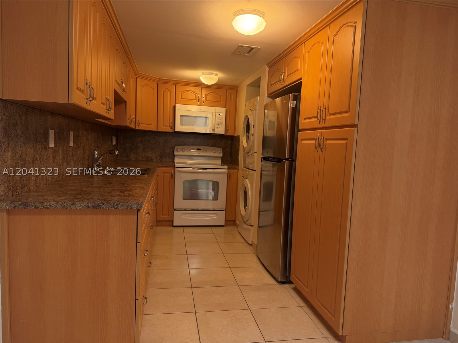 SAMARI LAKE EAST CONDO - Residential