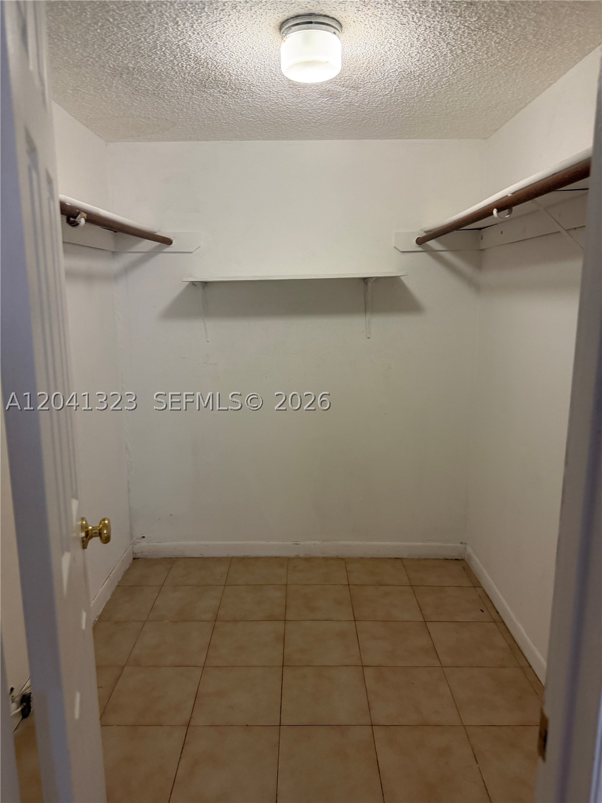 SAMARI LAKE EAST CONDO - Residential