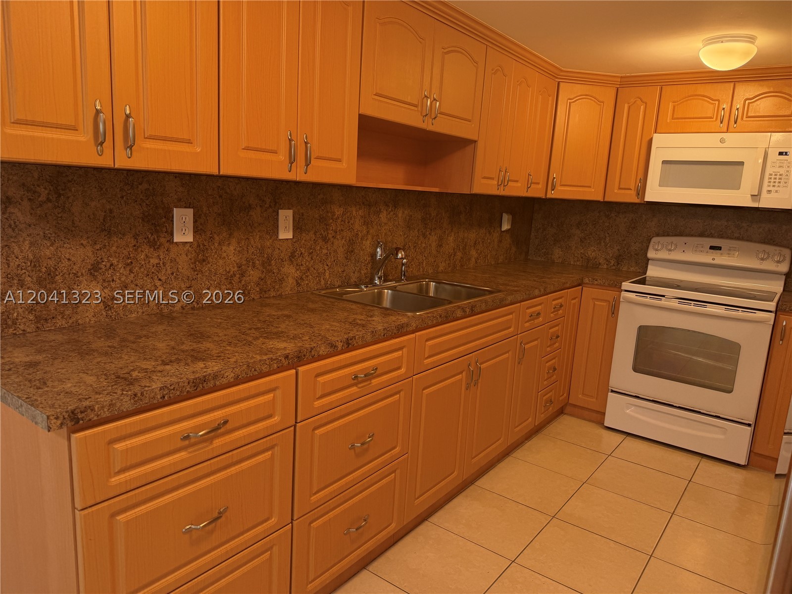 SAMARI LAKE EAST CONDO - Residential
