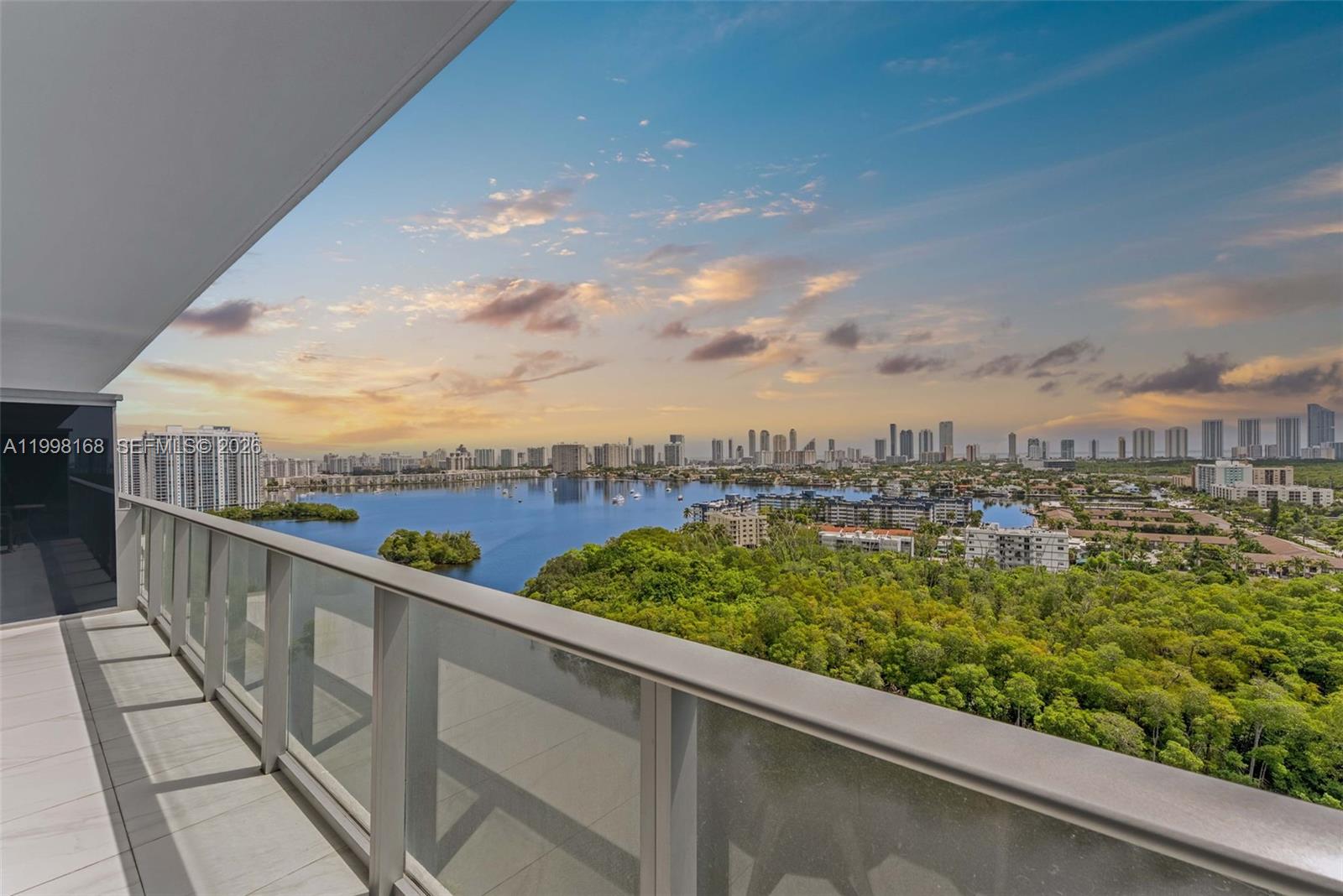 THE HARBOUR SOUTH CONDO - Residential