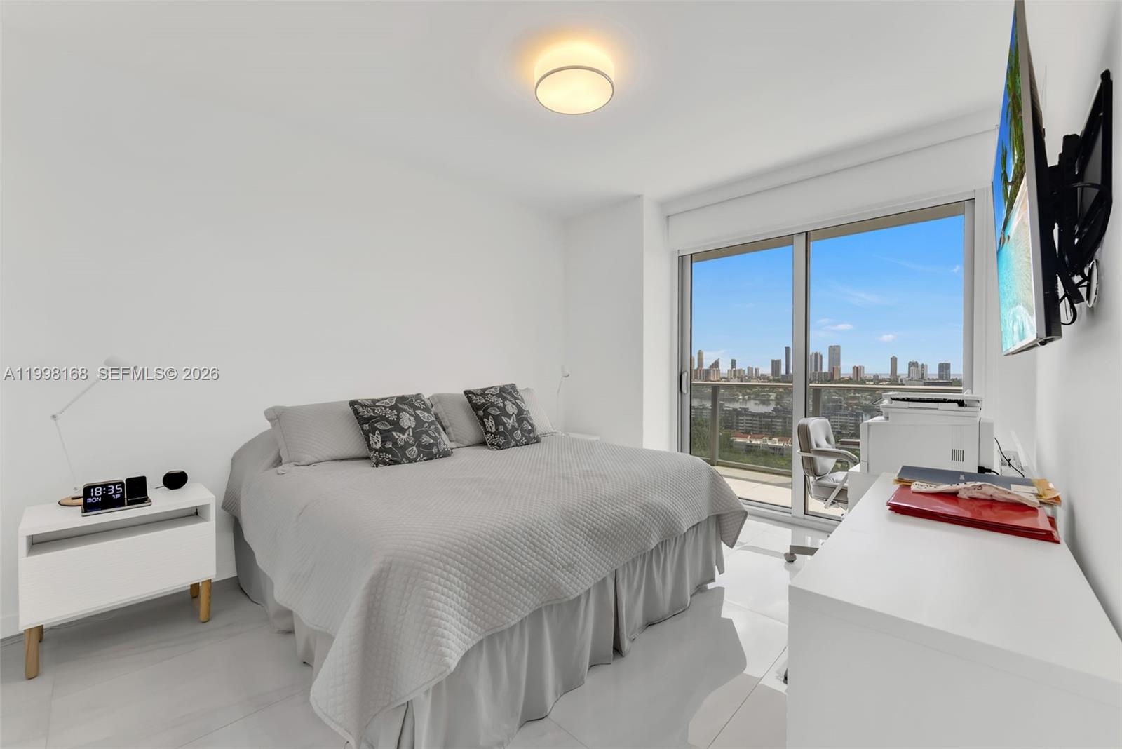 THE HARBOUR SOUTH CONDO - Residential