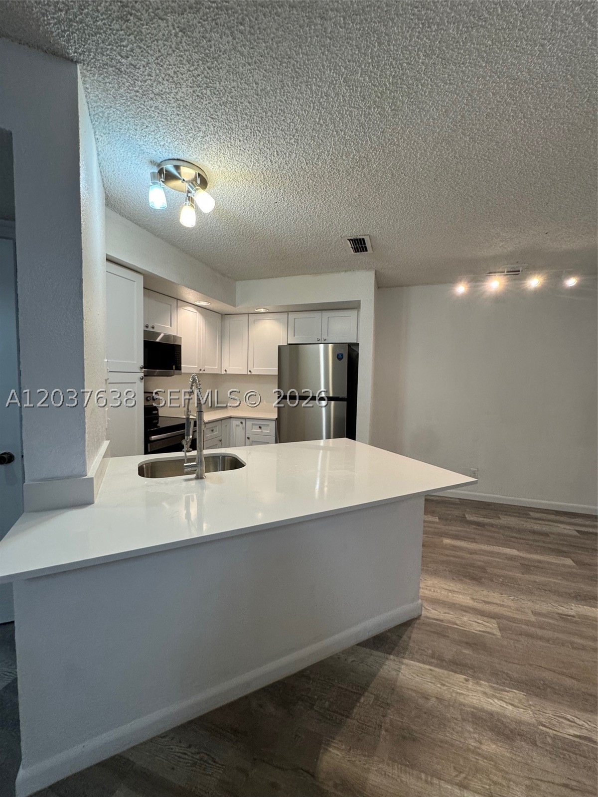 CORAL KEY CONDO - Residential Lease