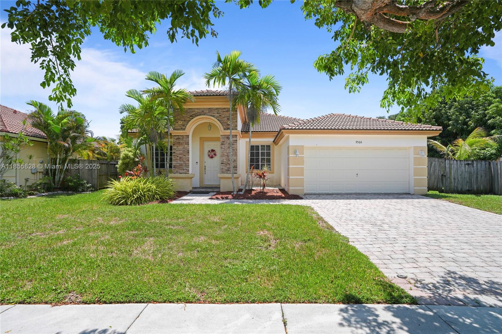 LAKES BY THE BAY AMBER - Residential