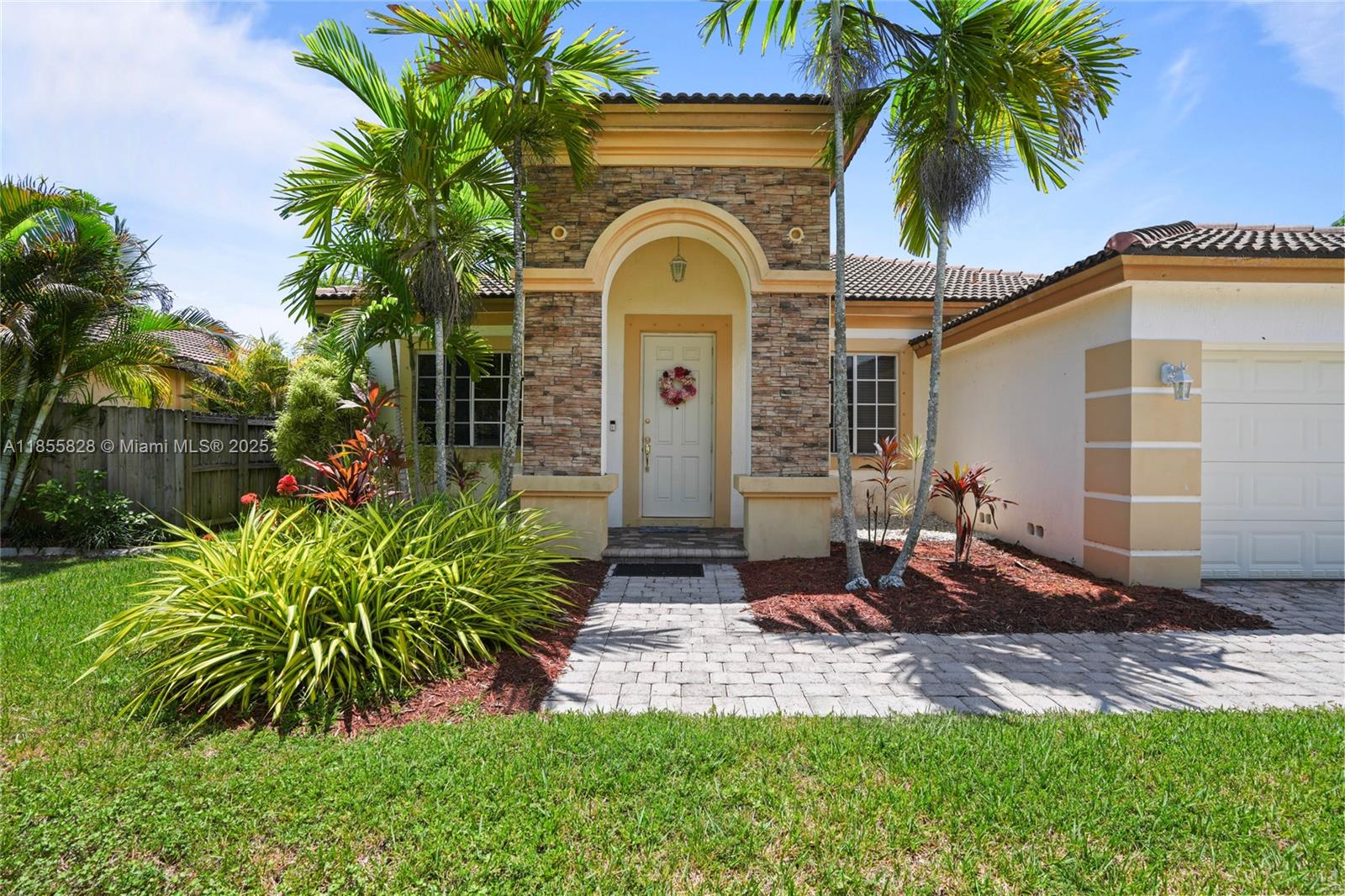 LAKES BY THE BAY AMBER - Residential