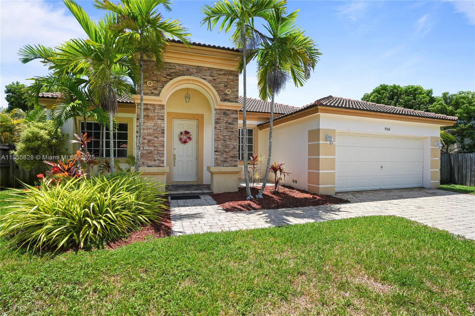 LAKES BY THE BAY AMBER - Residential