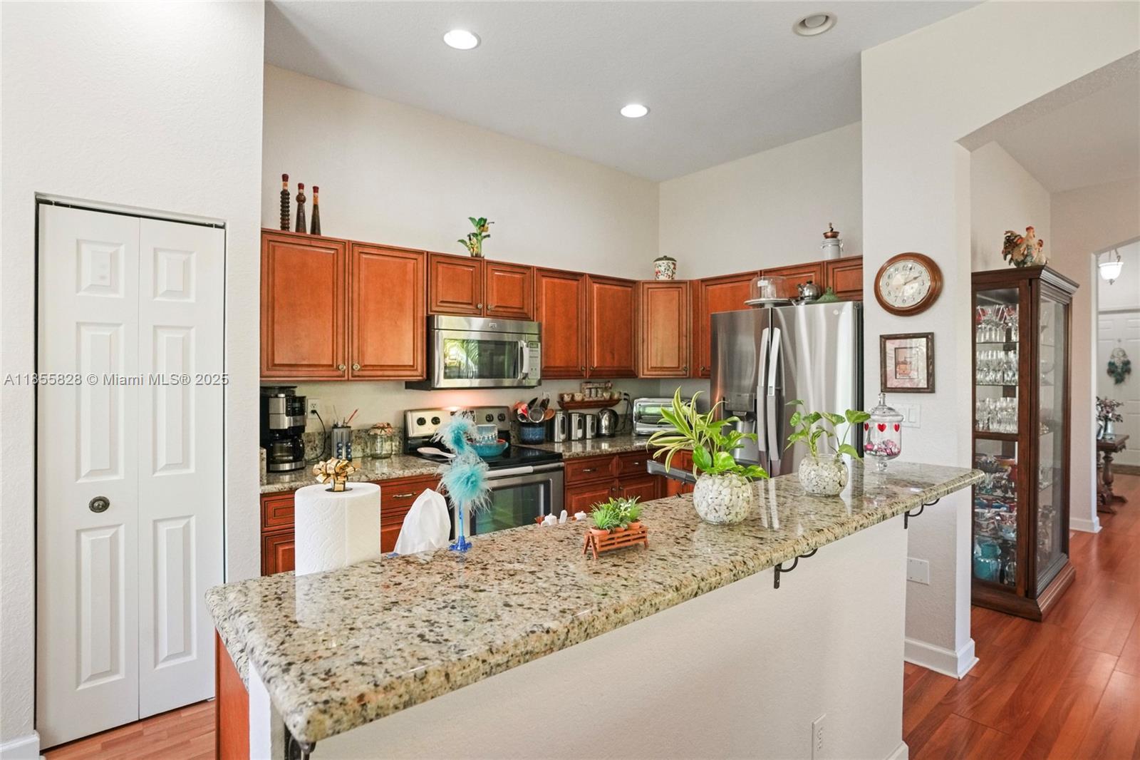 LAKES BY THE BAY AMBER - Residential