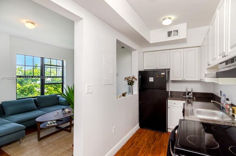VENETIAN MANOR CONDO - Residential Lease