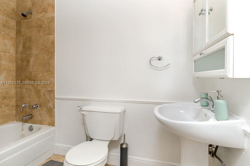 VENETIAN MANOR CONDO - Residential Lease