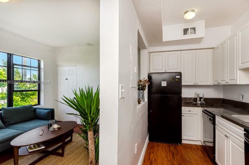 VENETIAN MANOR CONDO - Residential Lease