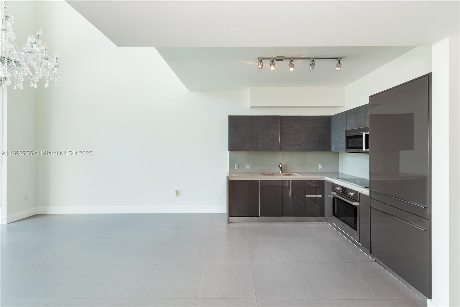 THE BOND - Residential Lease