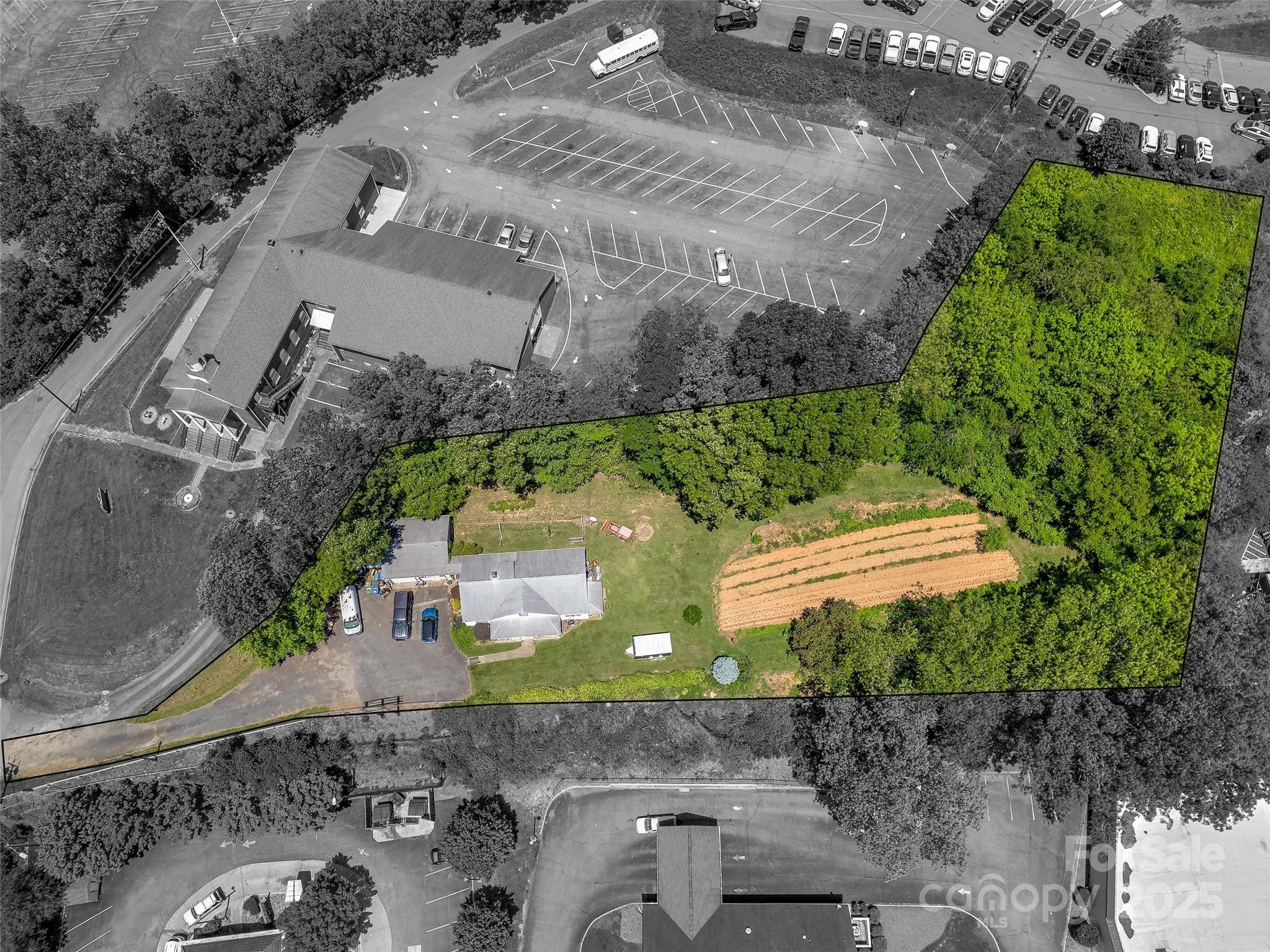 Great 1.37 acre redevelopment site, just off Patton Ave ready for vision / redevelopment. 
HB zoning and easy access to Patton ave, which boats over 55,000 VPD, makes this property ideal for a variety of uses.
Ideal for medical or professional office use. 
Located less than a mile from the interstate, and a short distance to downtown Asheville, New Leicester HWY, or Smokey Park HWY.
Call listing broker for more information.