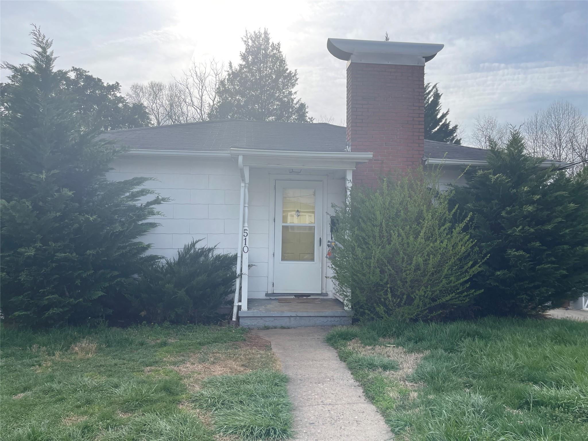 INVESTORS or Handymen... .. TAKE NOTE!  Great rental property now available.  2BR/1BA with basement. Gas range, Refrigerator and Washer/Dryer Included!!! Hardwood floors. Convenient location in Kentwood Park. Near shopping, hospitals, school, etc. Heat Pump/Central Air. Last tenant paid $1000 per month.