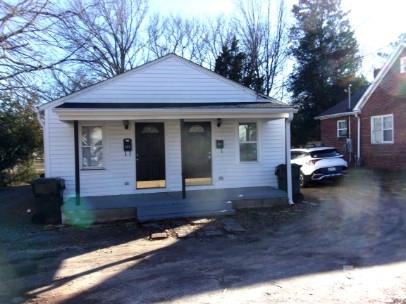 All information deemed to be accurate but not guaranteed and should be verified by the user.  
Investor opportunity! Tenant-occupied 1BR/1BA duplex just minutes from Downtown Rock Hill. Producing immediate rental income with excellent long-term investment potential. Convenient location near shopping, dining, and major roadways. Great addition to any investment portfolio. Showings by appointment only.