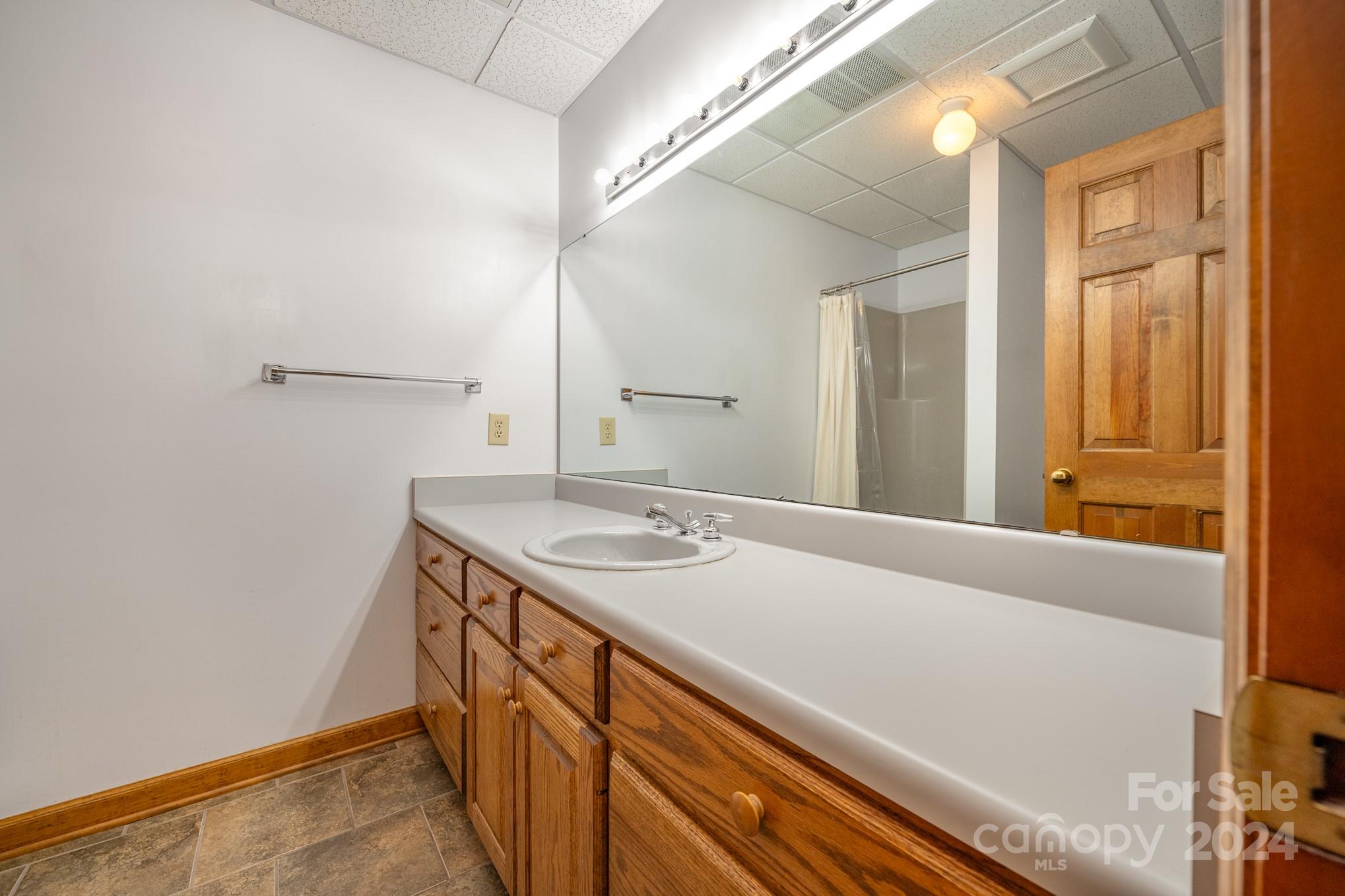 Lakewinds - Residential