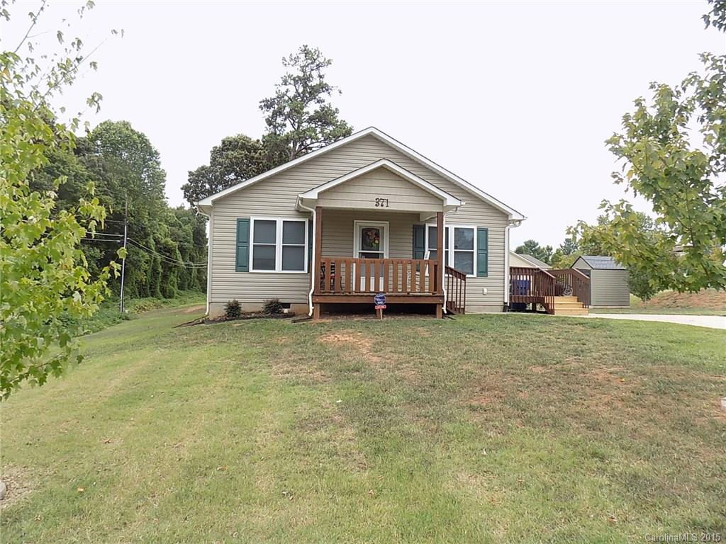 Wonderful home with great big YARD, ROOM to play, 3 bedrooms, 2 baths in Troutman.  Just mins off exit 42.   Large kitchen with all the appliances including Refrigerator, washer and dryer INCLUDED rent. Security System available. 
Walk in closet in master. Nice front porch and deck space.  Owner leaving storage unit in yard.  Home available in Oct within 5 days of accepted application. No Pets.