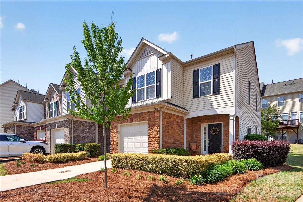 Welcome to this beautifully maintained end-unit townhome in sought-after Park South Station, filled with natural light and thoughtfully designed for easy living. The open-concept main level features a warm and inviting living space with a gas fireplace, flowing seamlessly into a bright off-white kitchen complete with granite countertops, stainless steel appliances, a gas range, bar seating, and a spacious dining area.
Just outside, enjoy a private, fenced patio with turf grass, perfect for relaxing or grilling with minimal upkeep. Upstairs, the generous primary suite offers a walk-in closet, dual vanity, and a sleek glass-enclosed shower. Two additional bedrooms, a full hall bath, and a conveniently located laundry closet round out the upper level.
A one-car garage provides added storage flexibility. Residents of Park South Station enjoy resort-style amenities including a clubhouse, pool, fitness center, playground, dog park, and vibrant community events. Plus, direct access to miles of the Sugar Creek Greenway makes outdoor living effortless. Ideally positioned near SouthPark, South End, and Uptown, you’re just minutes from some of Charlotte’s best dining, shopping, and entertainment.