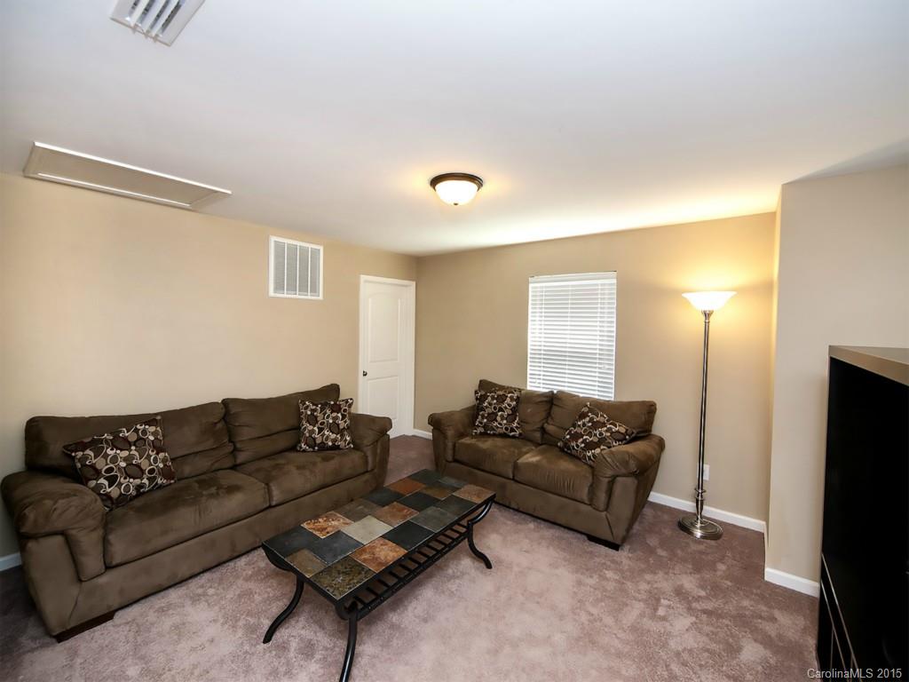 Ellis Pond - Residential