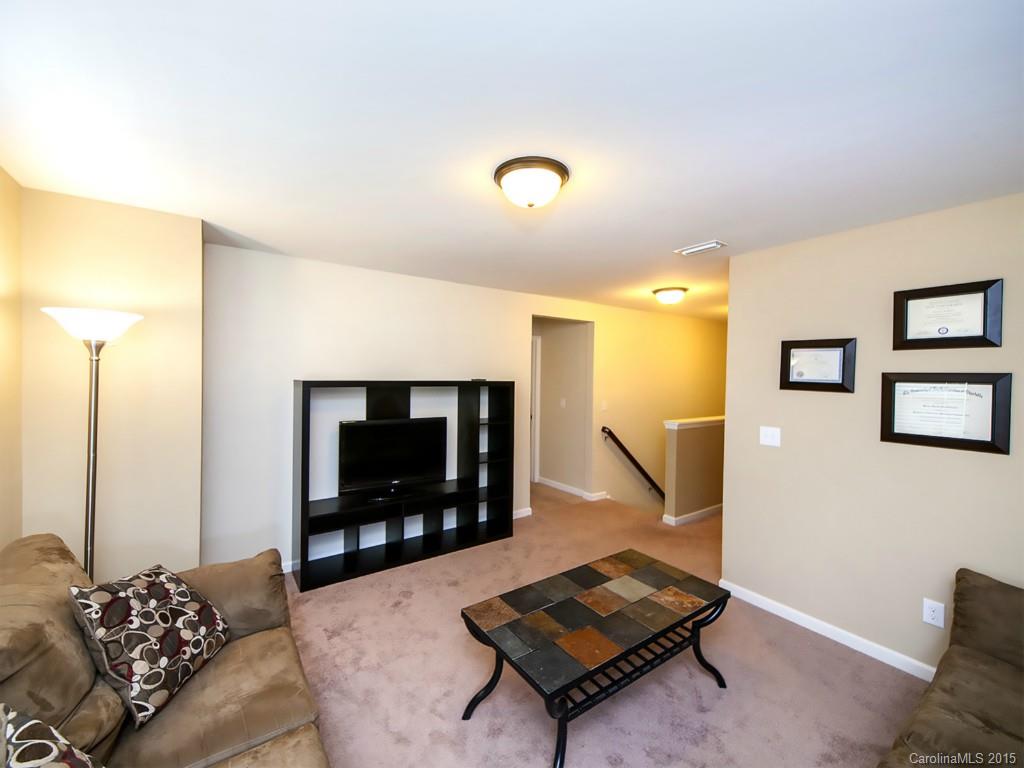 Ellis Pond - Residential