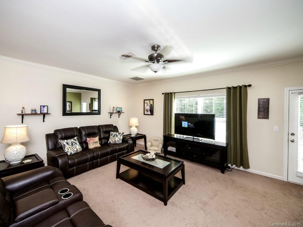 Ellis Pond - Residential