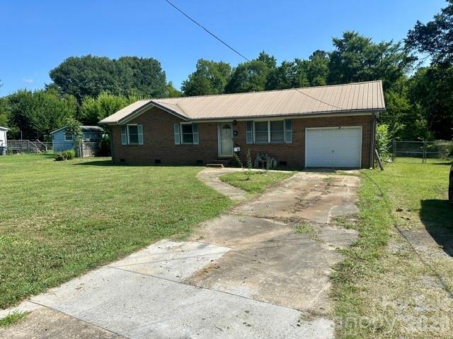Great opportunity for investors or anyone looking to take on a rewarding home-remodeling project. This 3-bed, 1.5-bath property needs repairs and updates, offering the perfect chance to add value and customize to your vision. Bathrooms need to be remodeled.  Located just minutes from historic downtown Mount Holly, the home provides convenient access to major surrounding cities. Enjoy a good-size, fully fenced backyard—ideal for entertaining, gardening, or giving kids and pets space to play.
This home is ready for its next owner to make it their own. Home is being SOLD AS IS