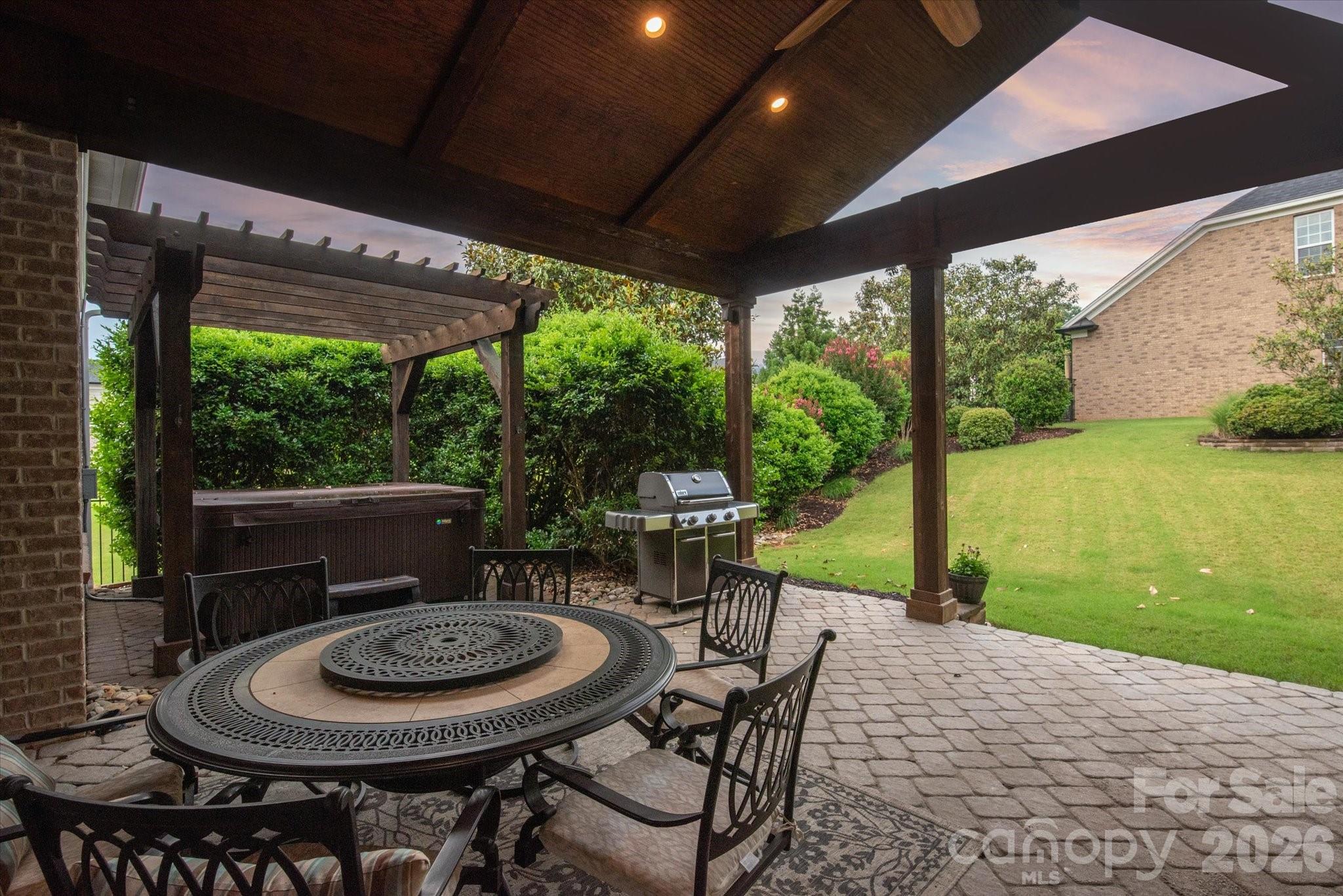 The Chimneys of Marvin - Residential