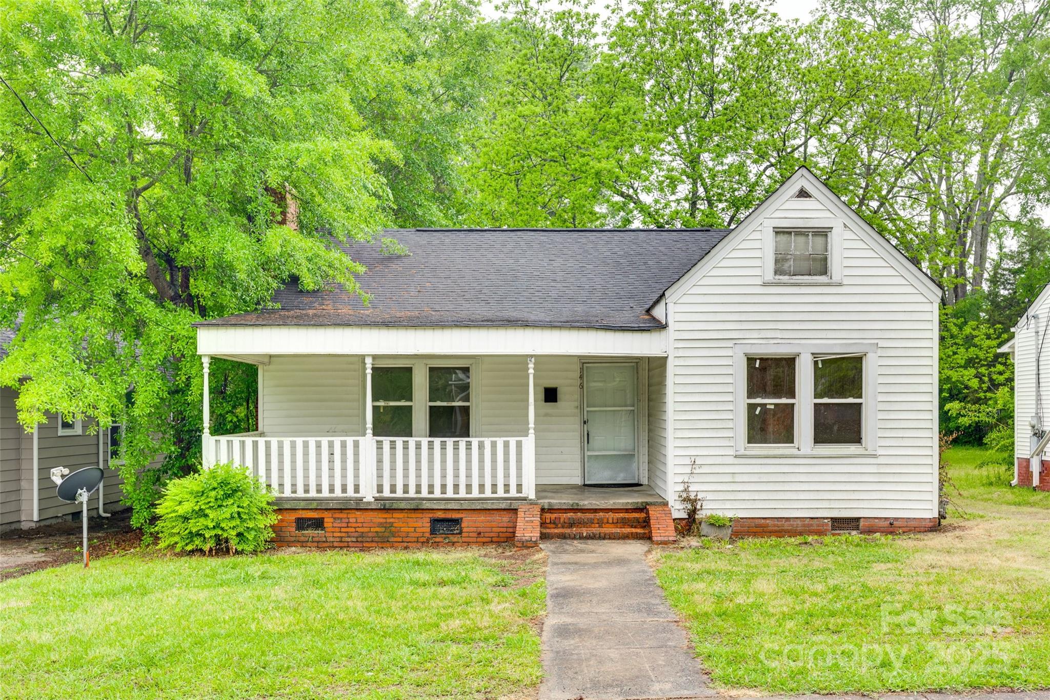 Welcome to 146 Walnut Street in historic Chester, SC! This 4-bedroom, 2-bath home offers 1,549 sq ft of living space on a generous 0.71-acre lot. With hardwood floors throughout, a spacious laundry area, and a detached building out back, this property is full of potential. Whether you're a first-time homebuyer looking for a place to make your own or an investor seeking your next project, this home is a fantastic opportunity.